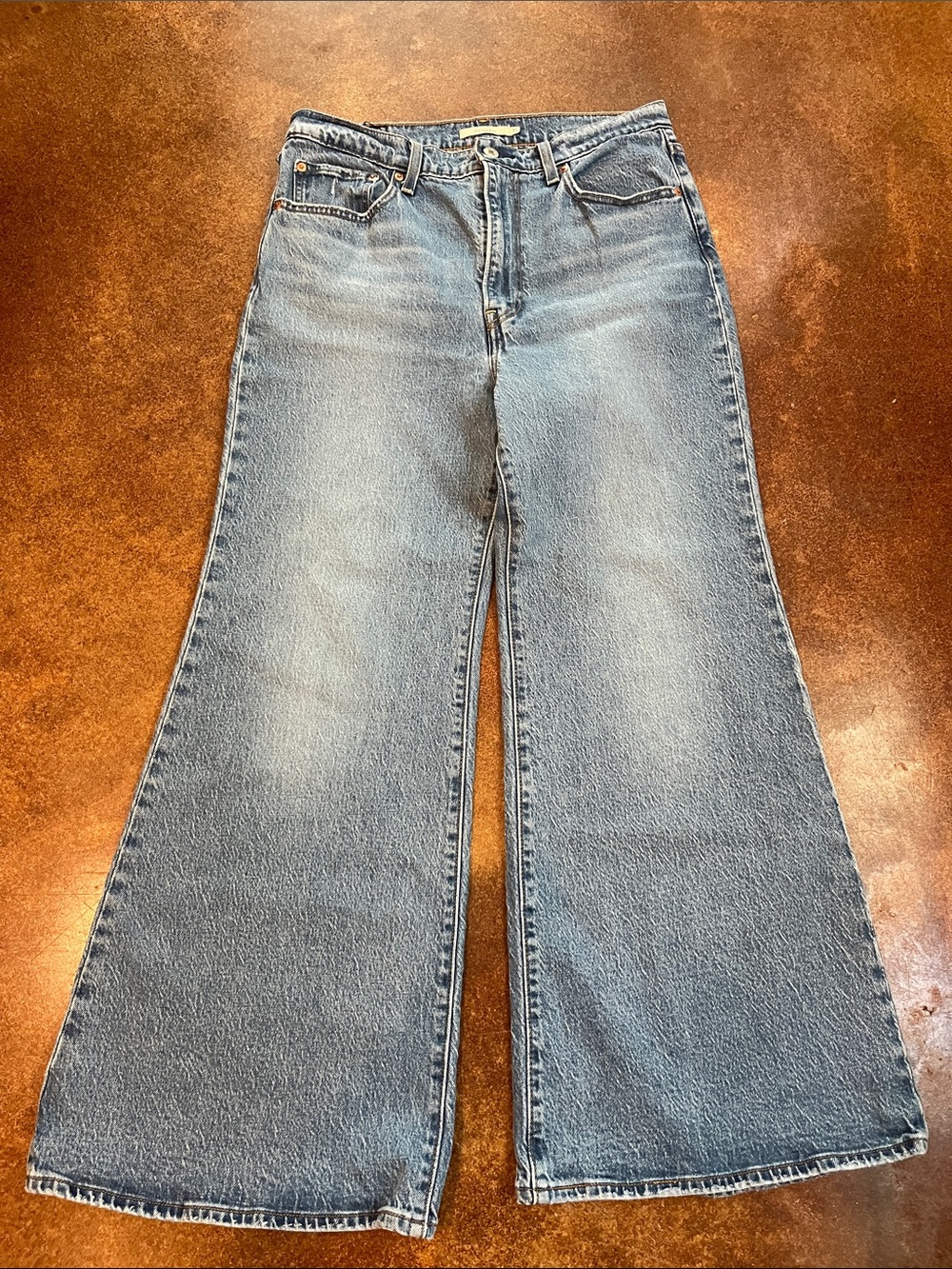 Levi’s Premium Women's Ribcage Bell Jeans Sz 31